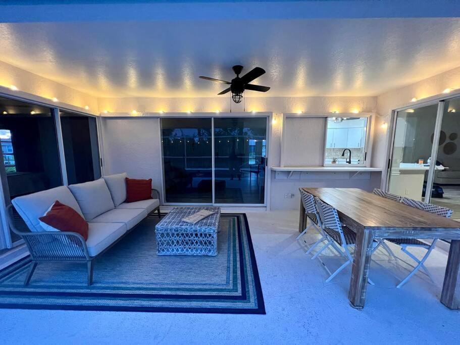 Beautiful Spacious Home! Close To Beaches - Heated Private Pool 엥글우드 외부 사진