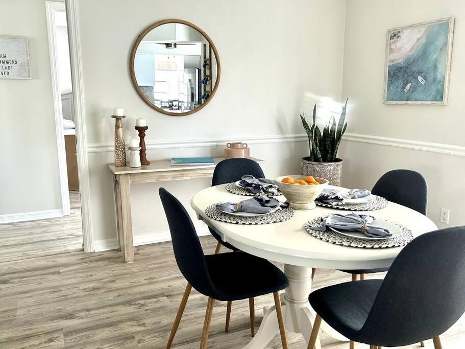Beautiful Spacious Home! Close To Beaches - Heated Private Pool 엥글우드 외부 사진