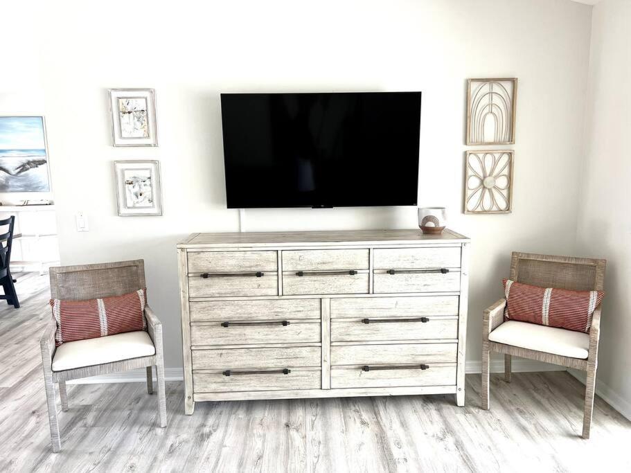 Beautiful Spacious Home! Close To Beaches - Heated Private Pool 엥글우드 외부 사진