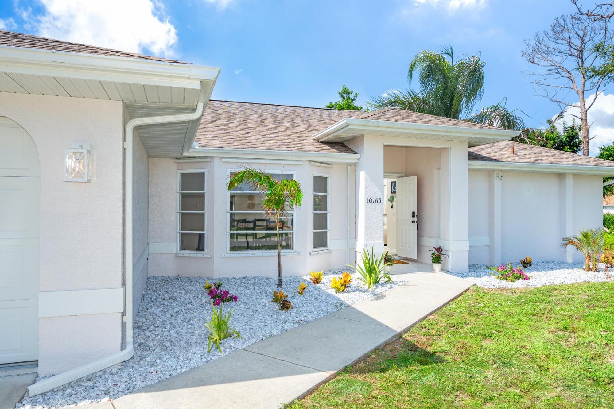 Beautiful Spacious Home! Close To Beaches - Heated Private Pool 엥글우드 외부 사진