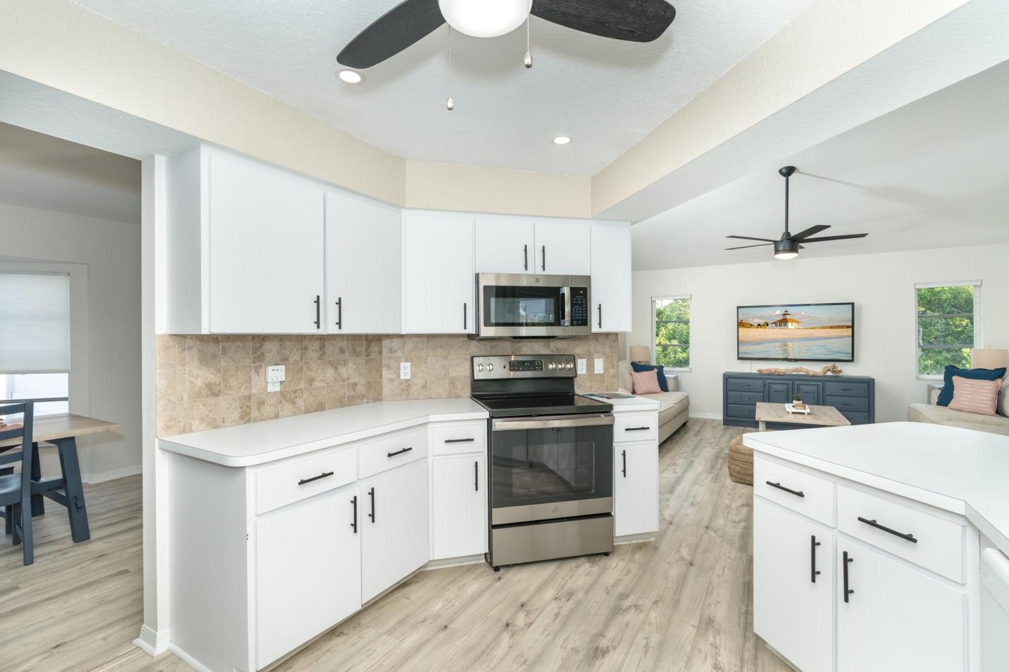 Beautiful Spacious Home! Close To Beaches - Heated Private Pool 엥글우드 외부 사진